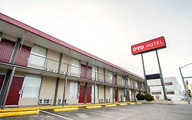 Oyo Hotel Hutchinson West 4Th Ave